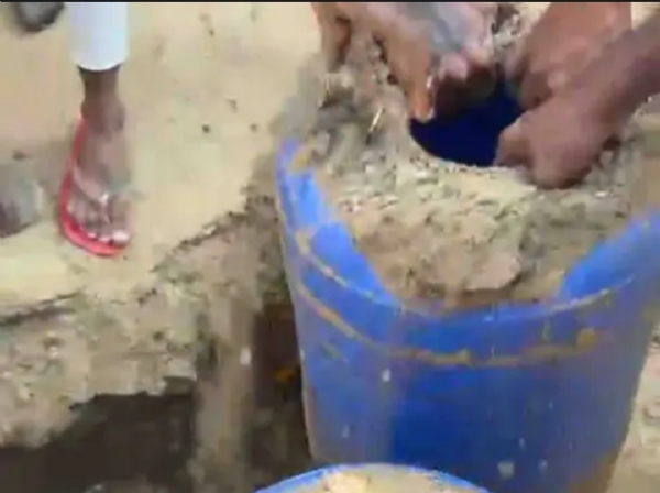 પેદાશપુરામાં ગ્રામજનોની ‘જનતા રેડ’, 80 કેરબા દારૂનો નાશ