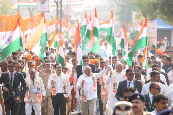 અમદાવાદમાં 3.5 કિમી યુનિટી માર્ચનો પ્રારંભ કરાવતા મુખ્યમંત્રી અમદાવાદમાં 3.5 કિમી યુનિટી માર્ચનો પ્રારંભ કરાવતા મુખ્યમંત્રી