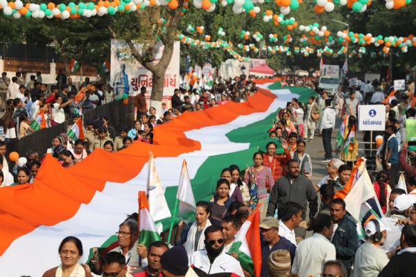 અમદાવાદમાં 3.5 કિમી યુનિટી માર્ચનો પ્રારંભ કરાવતા મુખ્યમંત્રી અમદાવાદમાં 3.5 કિમી યુનિટી માર્ચનો પ્રારંભ કરાવતા મુખ્યમંત્રી