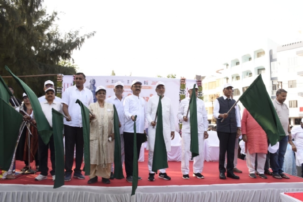 પોરબંદરમાં ચોપાટીથી  રેલવે સ્ટેશન સરદાર પ્રતિમા સુધીની 8 કિલોમીટરની ભવ્ય એકતા પદયાત્રા યોજાઇ.