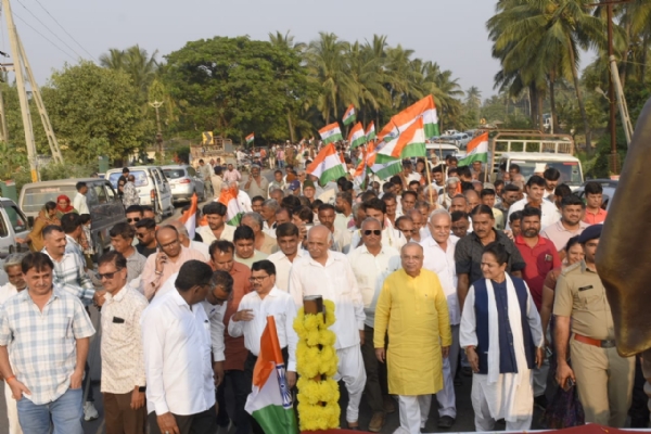 કુતિયાણાના વિધાનસભા મતવિસ્તારના મુળમાધવપુર થી માધવપુર સુધી યુનિટી માર્ચ યોજાઈ.