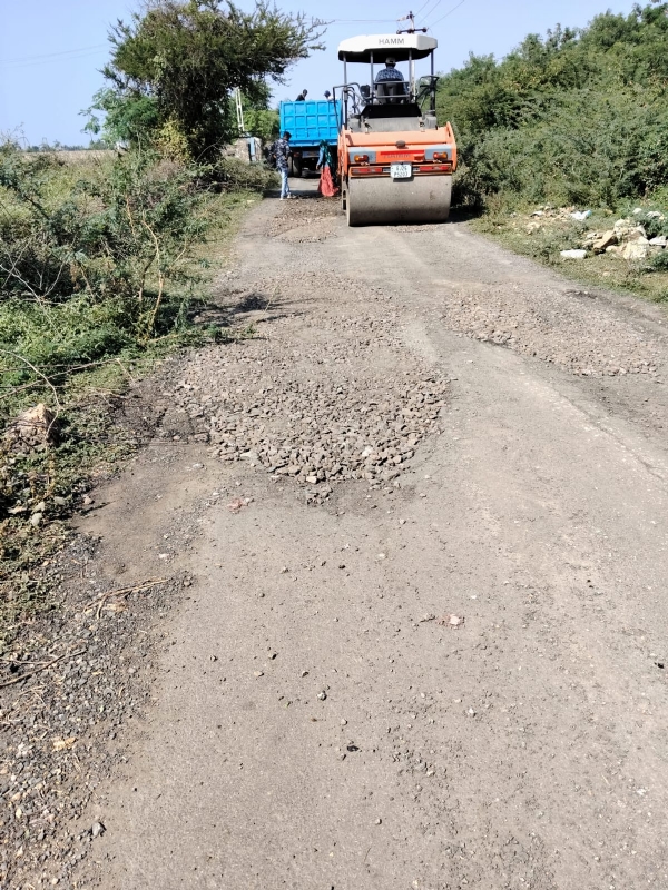 વરસાદી નુકસાન બાદ પોરબંદરમાં માર્ગોને ઝડપથી સુધારવાની કામગીરી તેજગતિએ . વરસાદી નુકસાન બાદ પોરબંદરમાં માર્ગોને ઝડપથી સુધારવાની કામગીરી તેજગતિએ .