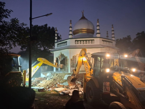 ગાંધીનગરમાં મેગા દબાણ હટાવ ઝુંબેશ ગાંધીનગરમાં મેગા દબાણ હટાવ ઝુંબેશ