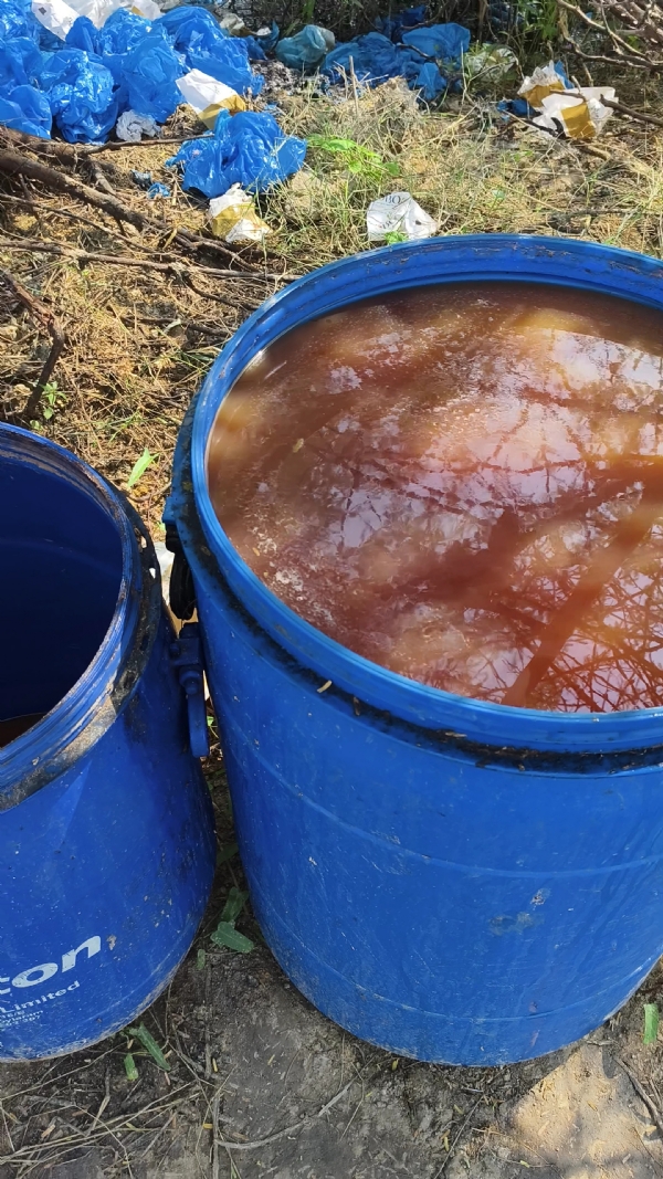 બરડા સાગર ડેમ નજીકથી દેશી દારૂની ભઠ્ઠી ઝડપાઇ. બરડા સાગર ડેમ નજીકથી દેશી દારૂની ભઠ્ઠી ઝડપાઇ.