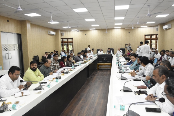 કેન્દ્રીય કેબિનેટ મંત્રી મનસુખ માંડવીયાના અધ્યક્ષ સ્થાને દિશા સમિતિની બેઠક યોજાઇ. કેન્દ્રીય કેબિનેટ મંત્રી મનસુખ માંડવીયાના અધ્યક્ષ સ્થાને દિશા સમિતિની બેઠક યોજાઇ.