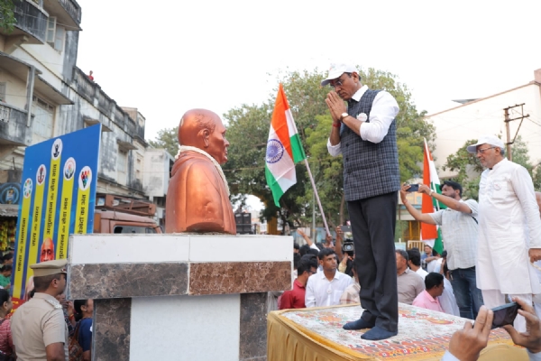 પોરબંદરમાં ચોપાટીથી  રેલવે સ્ટેશન સરદાર પ્રતિમા સુધીની 8 કિલોમીટરની ભવ્ય એકતા પદયાત્રા યોજાઇ.