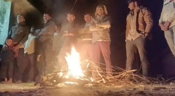 ભેંકરા ગામમાં રાત્રિના તાપણાંની સાથેઃ ખેડૂતોના સહાય ફોર્મ માટે મોડી રાત સુધી જાગરણ ભેંકરા ગામમાં રાત્રિના તાપણાંની સાથેઃ ખેડૂતોના સહાય ફોર્મ માટે મોડી રાત સુધી જાગરણ