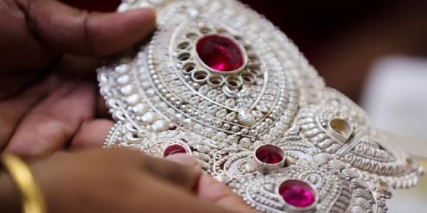 સરકારે 30 એપ્રિલ સુધી, પ્લેટિનમ જ્વેલરીની આયાત પર પ્રતિબંધ મૂક્યો