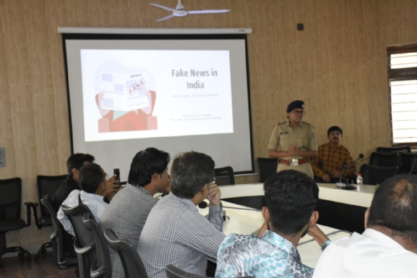 પોરબંદર માં પ્રેસ અકાદમી ગાંધીનગર અને માહિતી ખાતા દ્વારા નેશનલ પ્રેસ ડે ની ઉજવણી. પોરબંદર માં પ્રેસ અકાદમી ગાંધીનગર અને માહિતી ખાતા દ્વારા નેશનલ પ્રેસ ડે ની ઉજવણી.