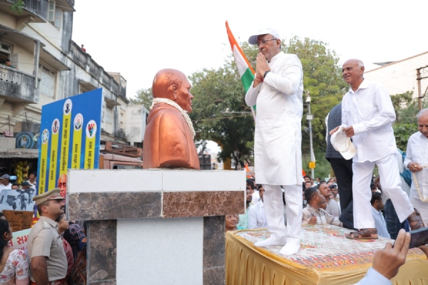 પોરબંદરમાં ચોપાટીથી  રેલવે સ્ટેશન સરદાર પ્રતિમા સુધીની 8 કિલોમીટરની ભવ્ય એકતા પદયાત્રા યોજાઇ.