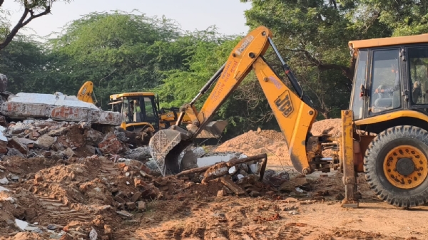 ગાંધીનગરમાં મેગા દબાણ હટાવ ઝુંબેશ ગાંધીનગરમાં મેગા દબાણ હટાવ ઝુંબેશ