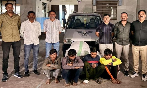 જાફરાબાદ ઘરફોડ ચોરીનો ગુનો ઉકેલાયો: અમરેલી LCB દ્વારા ચાર આરોપી મુદ્દામાલ સાથે ઝડપી પાડાયા જાફરાબાદ ઘરફોડ ચોરીનો ગુનો ઉકેલાયો: અમરેલી LCB દ્વારા ચાર આરોપી મુદ્દામાલ સાથે ઝડપી પાડાયા