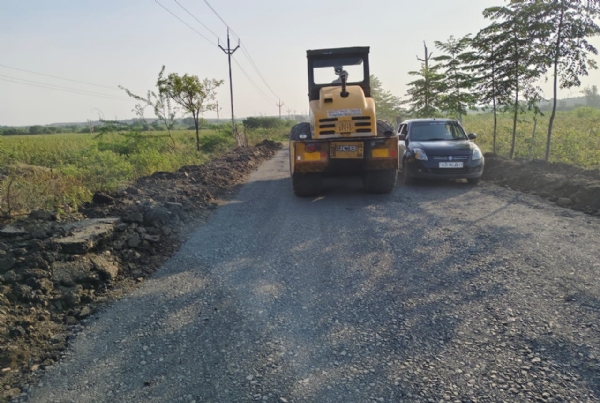સુરેન્દ્રનગર જિલ્લામાં કમોસમી વરસાદથી ક્ષતિગ્રસ્ત માર્ગોનું યુદ્ધના ધોરણે સમારકામ