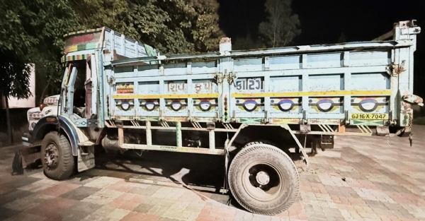 ભરૂચ એલસીબીએ મોખડી ગામે ટ્રકમાં ભરેલ વિદેશી દારૂનો જથ્થો ઝડપ્યો