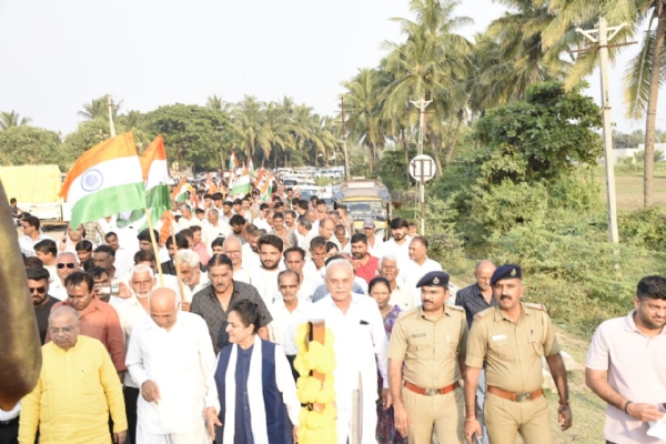 કુતિયાણાના વિધાનસભા મતવિસ્તારના મુળમાધવપુર થી માધવપુર સુધી યુનિટી માર્ચ યોજાઈ.