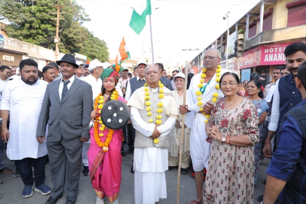 પોરબંદરમાં ચોપાટીથી  રેલવે સ્ટેશન સરદાર પ્રતિમા સુધીની 8 કિલોમીટરની ભવ્ય એકતા પદયાત્રા યોજાઇ.