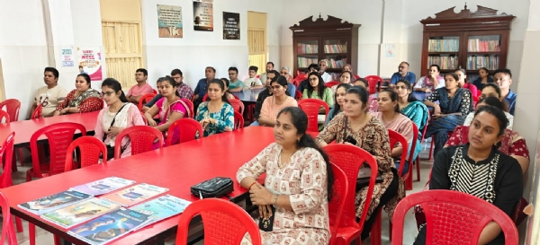 આર્ય કન્યા ગુરુકુલ ખાતે યુઓલો વાર્ષિક પ્રતિભા મહોત્સવ યોજાયો.