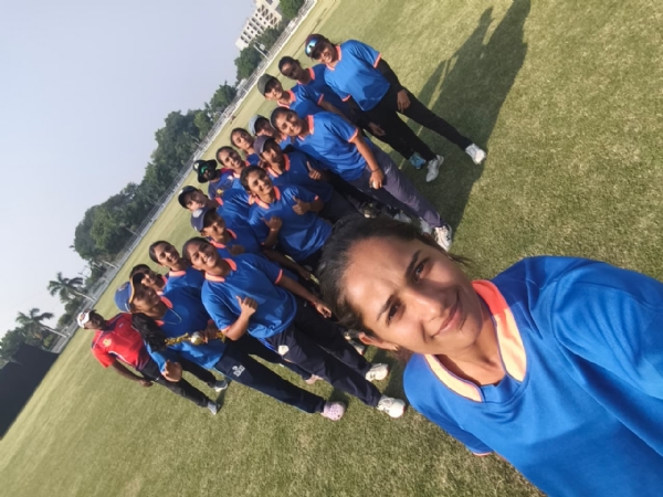 આંતર જિલ્લા મહિલા ક્રિકેટ ટુર્નામેન્ટમાં પોરબંદરની ટીમ ચેમ્પિયન. આંતર જિલ્લા મહિલા ક્રિકેટ ટુર્નામેન્ટમાં પોરબંદરની ટીમ ચેમ્પિયન.