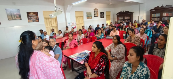 આર્ય કન્યા ગુરુકુલ ખાતે યુઓલો વાર્ષિક પ્રતિભા મહોત્સવ યોજાયો.