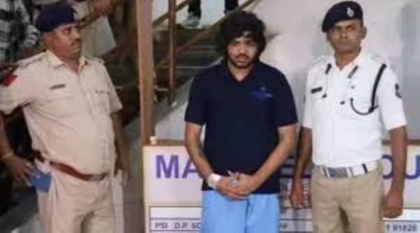 અમદાવાદ ઇસ્કોનબ્રિજ અકસ્માત કેસમાં તથ્ય અને પિતા પ્રજ્ઞેશ પટેલ સામે અઢી વર્ષે ચાર્જફ્રેમ અમદાવાદ ઇસ્કોનબ્રિજ અકસ્માત કેસમાં તથ્ય અને પિતા પ્રજ્ઞેશ પટેલ સામે અઢી વર્ષે ચાર્જફ્રેમ