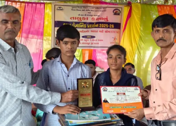 મઢુંત્રા ખાતે પ્રાથમિક શાળામાં તાલુકા કક્ષાનું ગણિત–વિજ્ઞાન–પર્યાવરણ પ્રદર્શન યોજાયું .