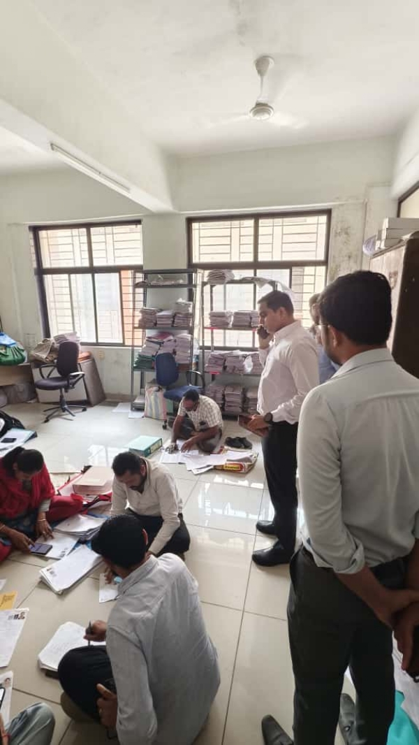 કામગીરીની સમીક્ષા કરી કામગીરીની સમીક્ષા કરી