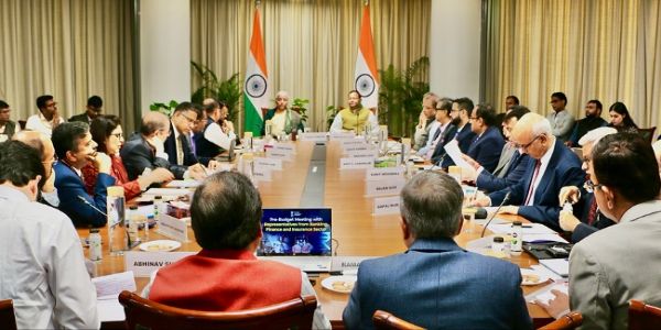 સીતારમણે બેંકિંગ, નાણાકીય સેવાઓ અને વીમા ક્ષેત્રના નિષ્ણાતો સાથે પ્રી-બજેટ પરામર્શ બેઠકની અધ્યક્ષતા કરી