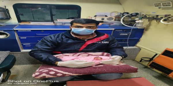 જસદણમાં તાજા જન્મેલા નવજાત શિશુની મદદે આવતા રાજકોટ જિલ્લા આરોગ્ય તંત્ર અને 108ની ટીમ