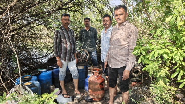 રાણા વડવાળા ગામમાં ચાલતી દેશી દારૂની 3 ભઠ્ઠી તોડી પાડતી રાણાવાવ પોલીસ.
