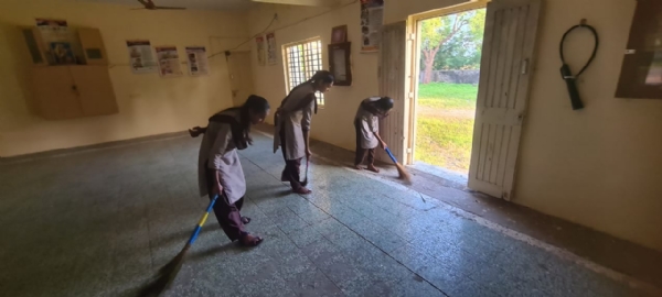 પોરબંદર જિલ્લામાં રાણા વડવાળા હાઈસ્કુલમાં સરદાર પટેલની 150 મી જયંતિ નિમિત્તે સ્વચ્છતા અભિયાન.