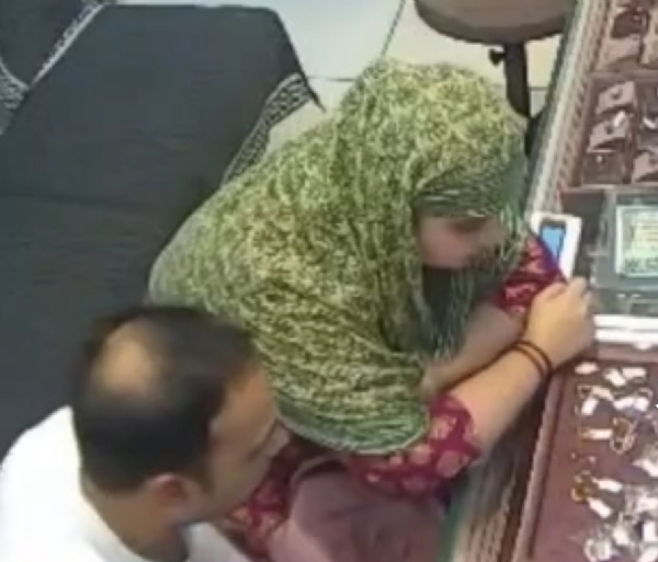 પાટણમાં વિપુલ જ્વેલર્સમાંથી દંપતી દ્વારા 48 હજારની સોનાની વીંટીની ચોરી, સીસીટીવીમા કેદ