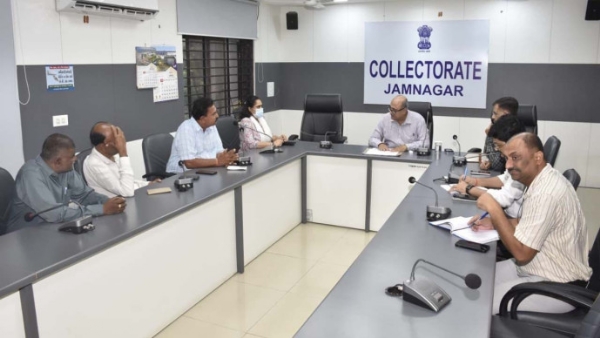 રાજકીય પક્ષો સાથે કલેક્ટરની બેઠક રાજકીય પક્ષો સાથે કલેક્ટરની બેઠક