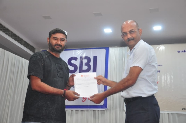 પોરબંદર ખાતે લીડ બેંક દ્વારા તમારા પૈસા, તમારો અધિકાર અભિયાનનો ભાગરૂપે મેગા જાગૃતિ કેમ્પ યોજાયો. પોરબંદર ખાતે લીડ બેંક દ્વારા તમારા પૈસા, તમારો અધિકાર અભિયાનનો ભાગરૂપે મેગા જાગૃતિ કેમ્પ યોજાયો.