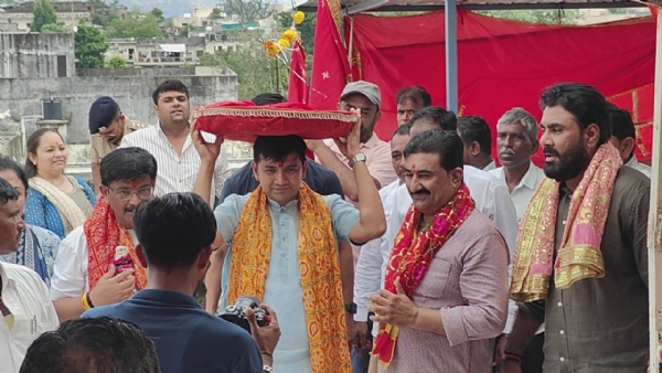 AMBAJI MA MANTRI A PADYATRA KARI AMBAJI MA MANTRI A PADYATRA KARI