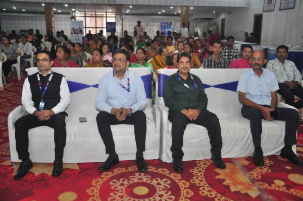 પોરબંદર ખાતે લીડ બેંક દ્વારા તમારા પૈસા, તમારો અધિકાર અભિયાનનો ભાગરૂપે મેગા જાગૃતિ કેમ્પ યોજાયો. પોરબંદર ખાતે લીડ બેંક દ્વારા તમારા પૈસા, તમારો અધિકાર અભિયાનનો ભાગરૂપે મેગા જાગૃતિ કેમ્પ યોજાયો.