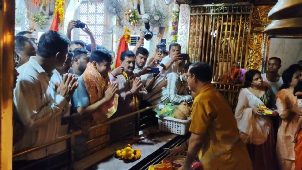 AMBAJI MA MANTRI A PADYATRA KARI AMBAJI MA MANTRI A PADYATRA KARI