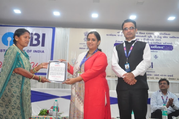 પોરબંદર ખાતે લીડ બેંક દ્વારા તમારા પૈસા, તમારો અધિકાર અભિયાનનો ભાગરૂપે મેગા જાગૃતિ કેમ્પ યોજાયો. પોરબંદર ખાતે લીડ બેંક દ્વારા તમારા પૈસા, તમારો અધિકાર અભિયાનનો ભાગરૂપે મેગા જાગૃતિ કેમ્પ યોજાયો.