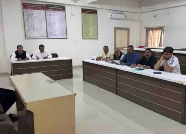 પાટણ નગરપાલિકાની કારોબારી સભામાં 14 કામો માટે સર્વાનુમતે મંજૂરી પાટણ નગરપાલિકાની કારોબારી સભામાં 14 કામો માટે સર્વાનુમતે મંજૂરી