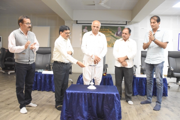 પોરબંદર જિલ્લામાં પ્રધાનમંત્રી કિસાન સન્માન નિધિ યોજનાનો 21મો હપ્તા વિતરણ અવસરે વિશેષ કાર્યક્રમ યોજાયો.