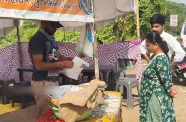 વલસાડના ઉબાડિયાના ફૂડ સ્ટોલ ભરૂચ અંકલેશ્વર રસ્તા પર શરૂ થયા