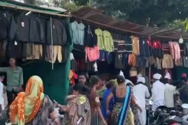 પાટણમાં ઠંડીનો ચમકારો, ગરમ કપડાંની ખરીદી માટે લોકોનો ધસારો, તાપમાન 13 ડિગ્રી સેલ્સિયસ સુધી પહોંચ્યુ. પાટણમાં ઠંડીનો ચમકારો, ગરમ કપડાંની ખરીદી માટે લોકોનો ધસારો, તાપમાન 13 ડિગ્રી સેલ્સિયસ સુધી પહોંચ્યુ.