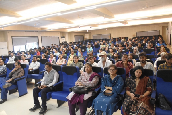 પોરબંદર જિલ્લામાં પ્રધાનમંત્રી કિસાન સન્માન નિધિ યોજનાનો 21મો હપ્તા વિતરણ અવસરે વિશેષ કાર્યક્રમ યોજાયો.