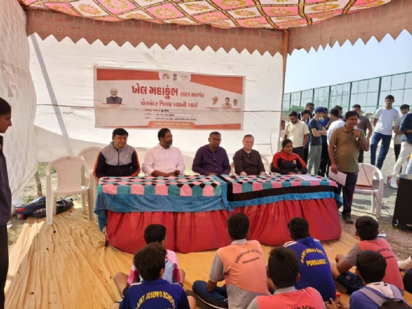 પોરબંદર ખાતે ખેલ મહાકુંભ અંતર્ગત જિલ્લા કક્ષાની ફૂટબોલ સ્પર્ધાનું આયોજન કરાયું.