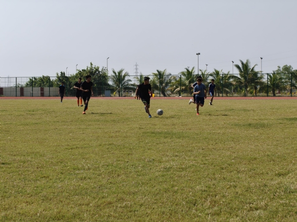 પોરબંદર ખાતે ખેલ મહાકુંભ અંતર્ગત જિલ્લા કક્ષાની ફૂટબોલ સ્પર્ધાનું આયોજન કરાયું.