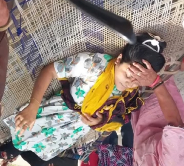 પદ્મનાભ ચાર રસ્તા નજીક બાઈક ખાડામાં ખાબકતાં મહિલાને પગમાં ઈજા પહોંચી