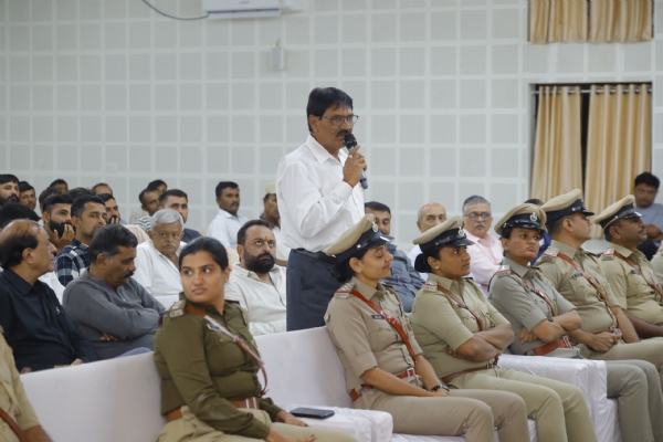 રેન્જ આઈ.જીના અધ્યક્ષ સ્થાને પોરબંદરમાં લોકદરબાર યોજાયો.