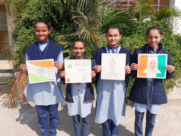 પોરબંદરમાં  સ્વમિનારાયણ ગુરૂકુળ  ખાતે સરદાર પટેલ સાહેબની 150મી જન્મ જયંતિ નિમિતે ચીત્ર સ્પર્ધા યોજાઈ.