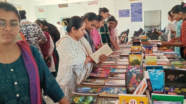 ઉંઝામાં રાષ્ટ્રીય ગ્રંથાલય સપ્તાહની ઉજવણી — પુસ્તકપ્રેમીઓને જોડતા વિવિધ કાર્યક્રમો ઉંઝામાં રાષ્ટ્રીય ગ્રંથાલય સપ્તાહની ઉજવણી — પુસ્તકપ્રેમીઓને જોડતા વિવિધ કાર્યક્રમો