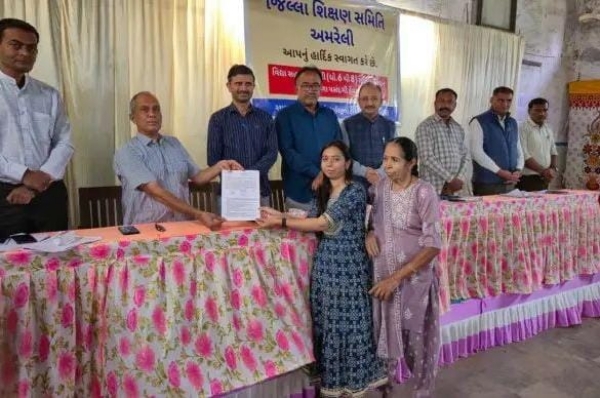 અમરેલી જિલ્લામાં 79 ગણિત-વિજ્ઞાનના શિક્ષકોને ઉચ્ચ પ્રાથમિક શાળામાં કાયમી નિમણૂંક પત્રો વિતરણ અમરેલી જિલ્લામાં 79 ગણિત-વિજ્ઞાનના શિક્ષકોને ઉચ્ચ પ્રાથમિક શાળામાં કાયમી નિમણૂંક પત્રો વિતરણ