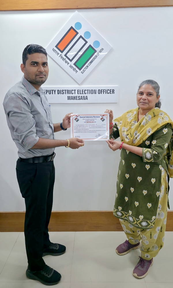 મતદારયાદી સુધારણા અભિયાનમાં શ્રેષ્ઠ કામગીરી: બે BLOને પ્રશસ્તિપત્ર સાથે સન્માન